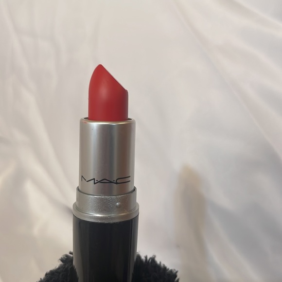 MAC COSMETICS LADY DANGLER LIPSTICK - Picture 4 of 4